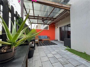 7825 NW 104th Ave in Doral, FL - Building Photo - Building Photo