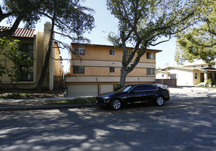 333 Chester St in Glendale, CA - Foto de edificio - Building Photo