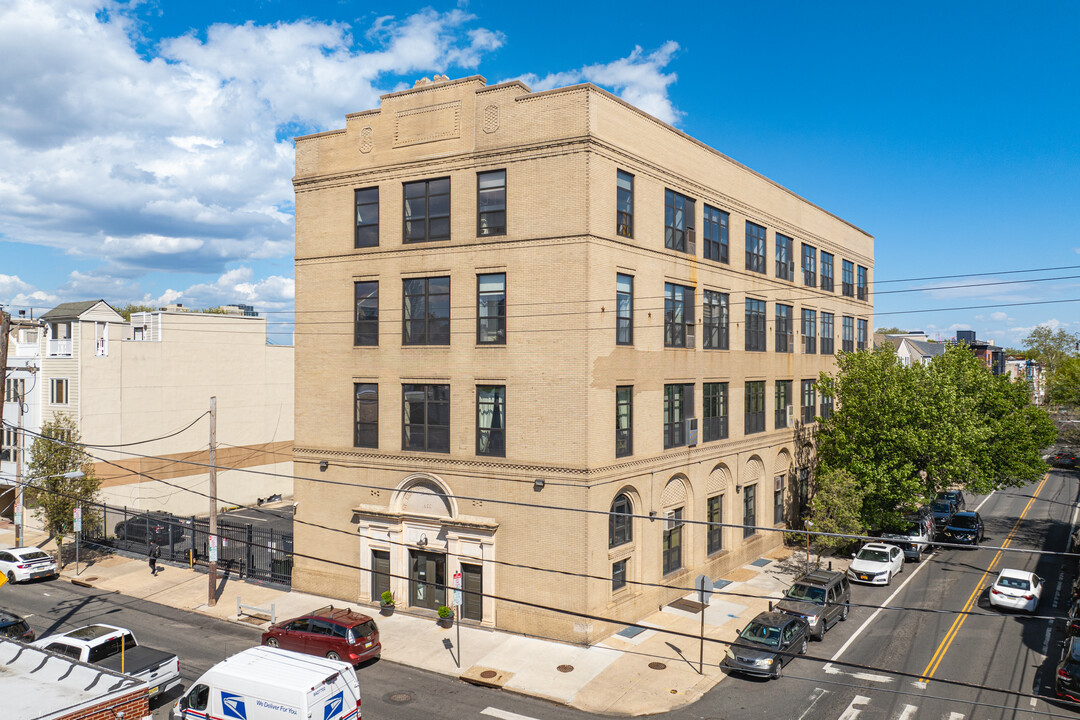 625 Christian St in Philadelphia, PA - Building Photo