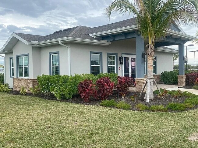 324 Spg Hl Lk Lp in Cape Coral, FL - Building Photo - Building Photo