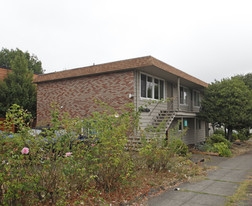 1709 SE Linn St in Portland, OR - Building Photo
