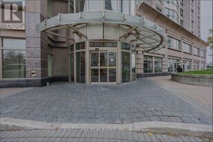 18 Lee Centre Dr in Toronto, ON - Building Photo