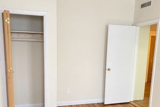 1135 Commonwealth Ave, Unit 5 in Boston, MA - Building Photo - Building Photo