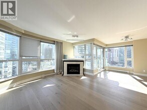 560 Cardero St in Vancouver, BC - Building Photo - Building Photo