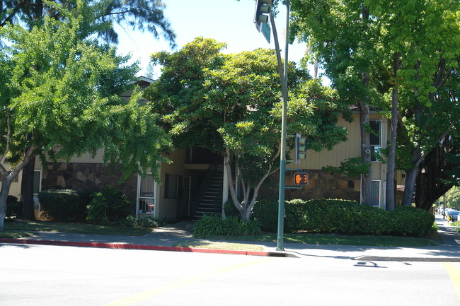 1658-12658 Leigh Ave in San Jose, CA - Foto de edificio - Building Photo