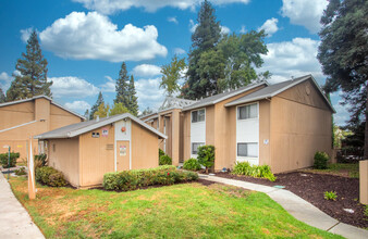 Lund Garden Apartments in Hayward, CA - Building Photo - Building Photo