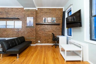 380 2nd Ave in New York, NY - Building Photo - Building Photo