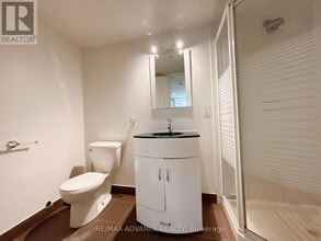 1 Pynford Crescent in Toronto, ON - Building Photo - Building Photo