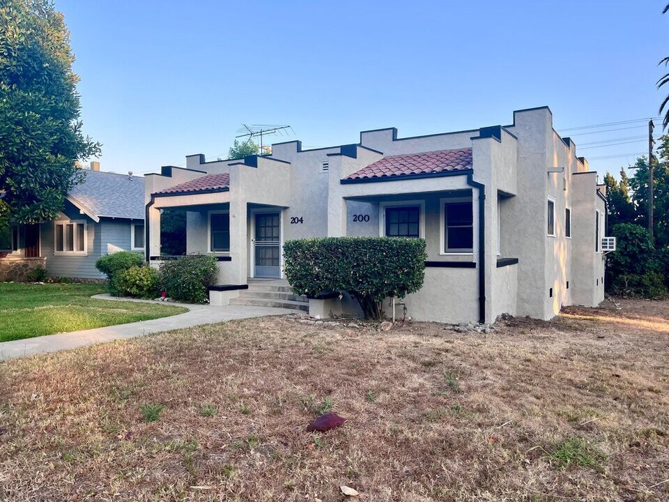 200 E Columbia Ave in Pomona, CA - Building Photo
