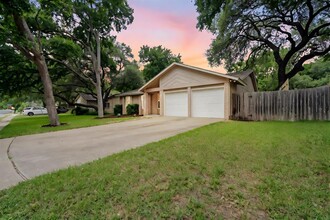 9012 Texas Sun Dr in Austin, TX - Building Photo - Building Photo