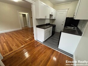 126 Jersey St, Unit 2 in Boston, MA - Foto de edificio - Building Photo