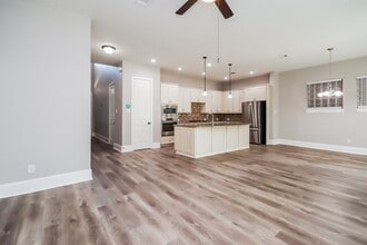 8840 Ashbloom Ln in Houston, TX - Building Photo - Building Photo