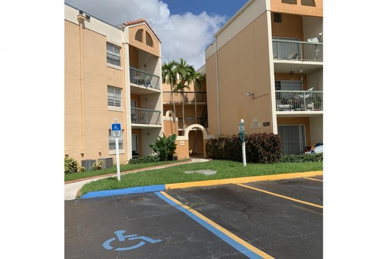 6280 NW 186th St, Unit 311 in Hialeah, FL - Building Photo