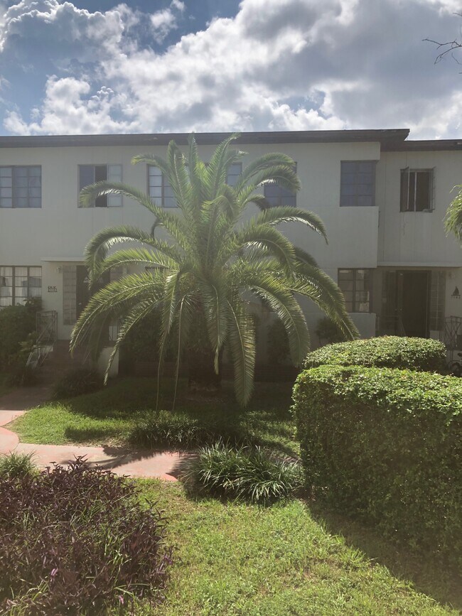 1220 Marseille Dr in Miami Beach, FL - Building Photo - Building Photo