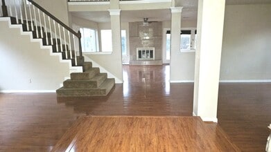 2910 Skypark Dr in Houston, TX - Building Photo - Building Photo