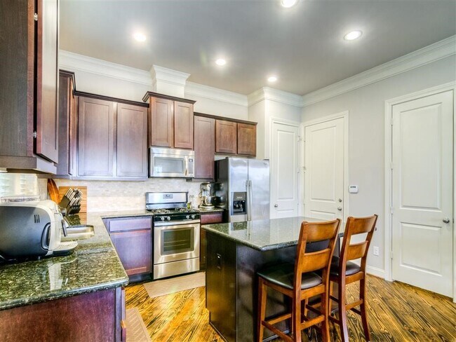 8740 Kempwood Dr in Houston, TX - Building Photo - Building Photo