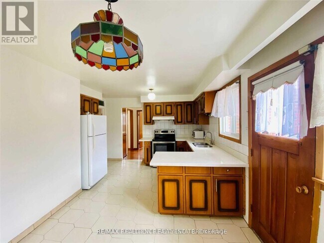 30 Elana Dr in Toronto, ON - Building Photo - Building Photo