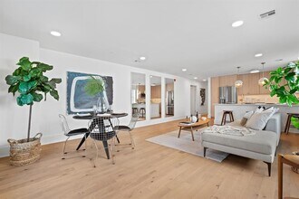 525 AVENUE E in Bayonne, NJ - Building Photo - Building Photo