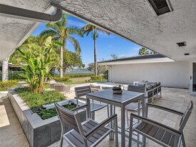 840 S Southlake Dr in Hollywood, FL - Building Photo