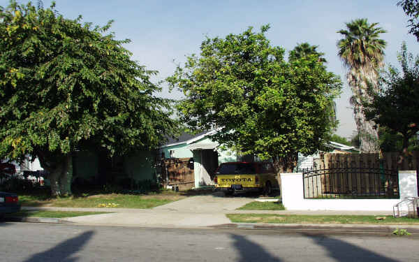 5835 Cecilia St in Bell Gardens, CA - Building Photo