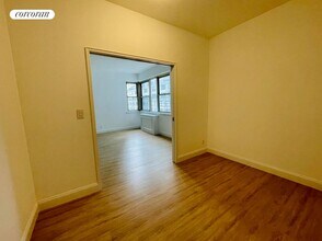 200 E 58th St in New York, NY - Building Photo - Building Photo