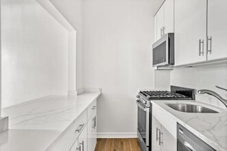 405 E 82nd St in New York, NY - Building Photo - Building Photo