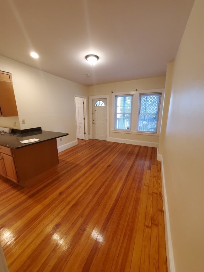 property at 8 Oxford St