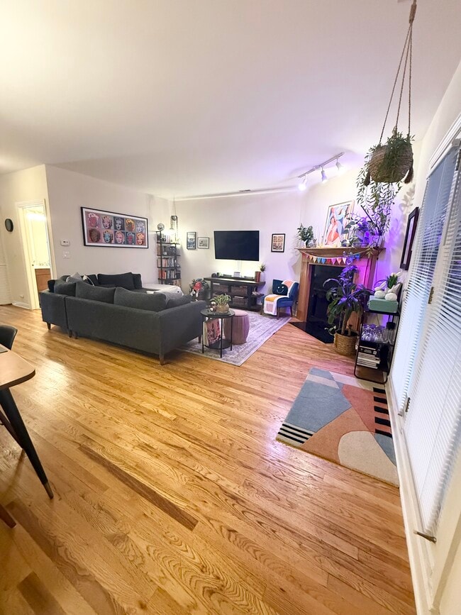 3349 N Clark St, Unit 1