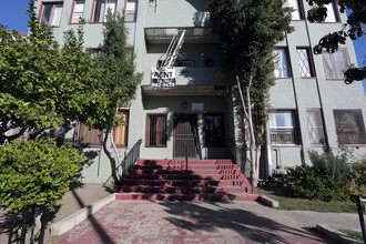 250 S Catalina St in Los Angeles, CA - Foto de edificio - Building Photo