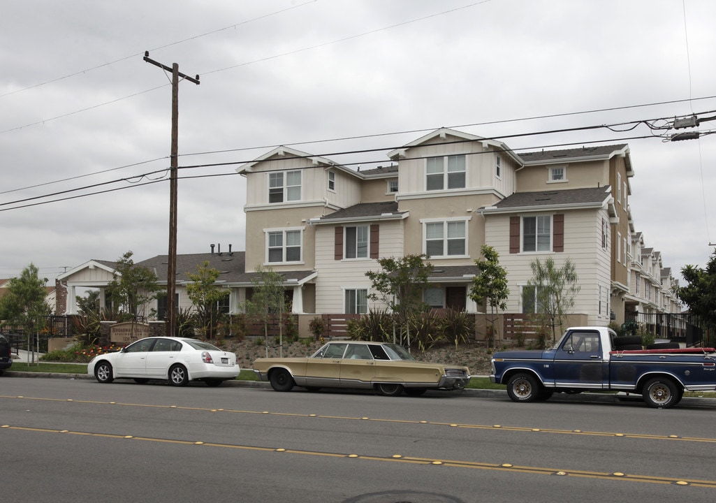 Broadway Village in Anaheim, CA - Building Photo