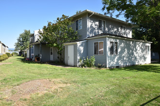 Arbor Terrace in Molalla, OR - Building Photo - Building Photo