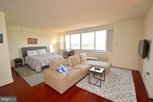800 4th St SW in Washington, DC - Building Photo