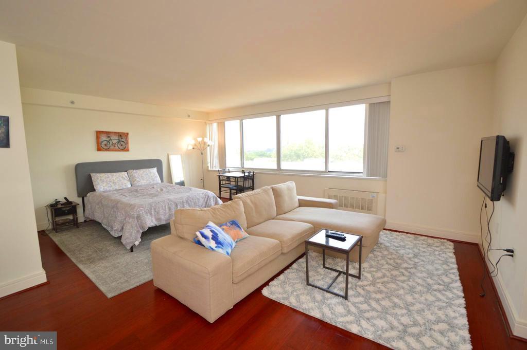 800 4th St SW in Washington, DC - Building Photo
