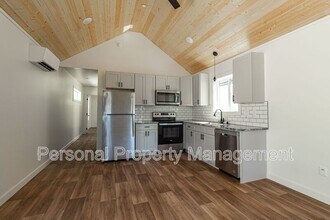 8005 NE 32nd St in Vancouver, WA - Foto de edificio - Building Photo