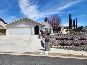 27110 Vista Encantada Dr in Santa Clarita, CA - Foto de edificio - Building Photo