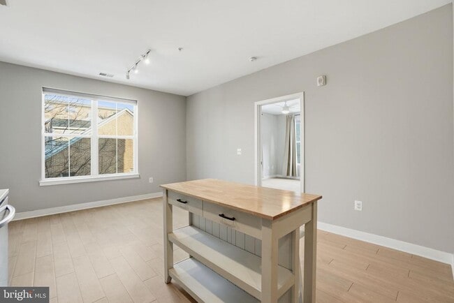 property at 989 S Buchanan St