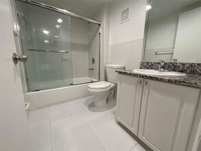 19455 NE 10th Ave, Unit 2-403 in Miami, FL - Building Photo - Building Photo