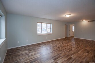 1020 N 10th St in Manhattan, KS - Building Photo - Building Photo