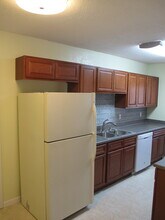 407 Tyler Ave in Cape Canaveral, FL - Foto de edificio - Building Photo