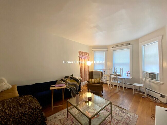 447 Park Dr, Unit 447-3C in Boston, MA - Foto de edificio - Building Photo