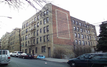 315 E 196th St in Bronx, NY - Building Photo - Building Photo