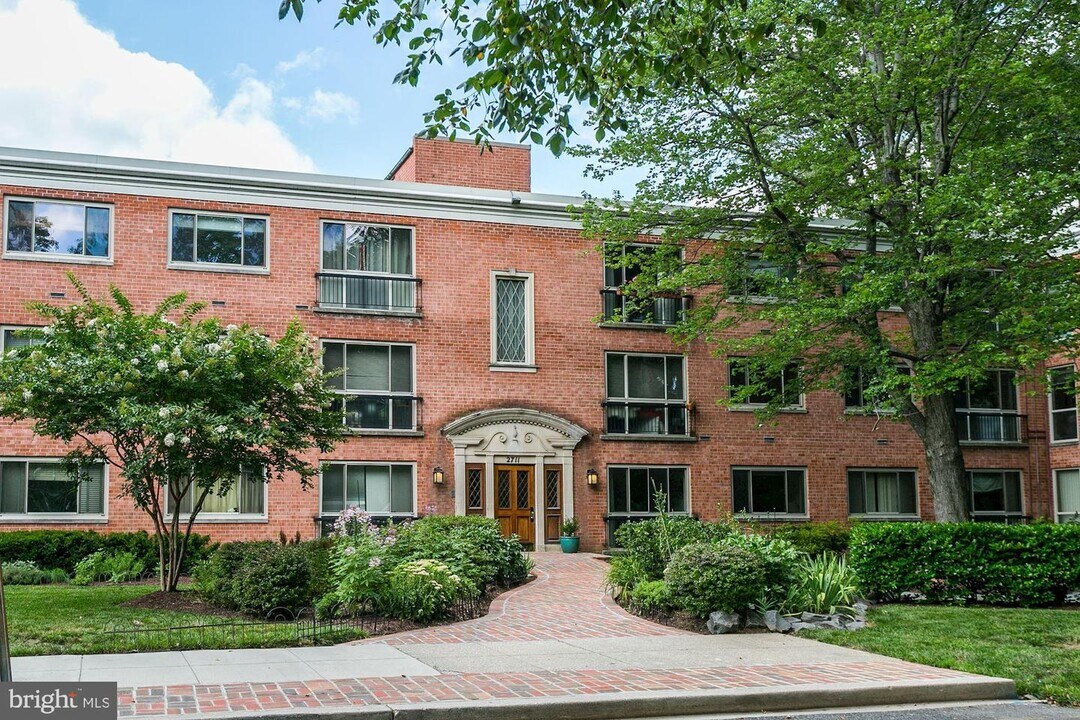 2711 Ordway St NW-Unit -310 in Washington, DC - Building Photo