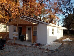 1049 Seale Ave in Evansville, IN - Building Photo - Building Photo
