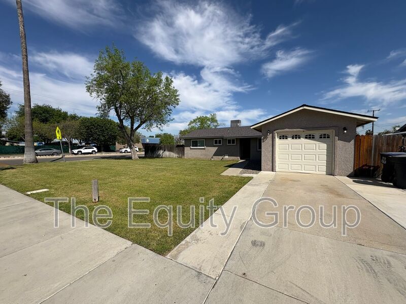 4438 W Victor Ave in Visalia, CA - Building Photo