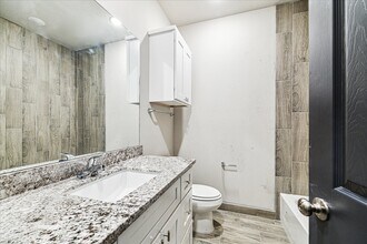 7918 Bowen St in Houston, TX - Building Photo - Building Photo