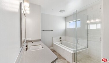 6260 W 3rd St in Los Angeles, CA - Building Photo - Building Photo