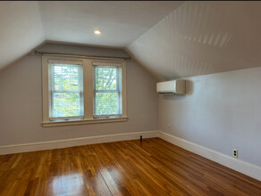 47 Alicia Rd, Unit 2 in Boston, MA - Foto de edificio - Building Photo