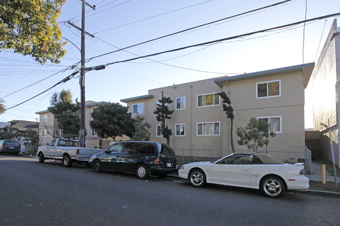 1744 27th Ave in Oakland, CA - Foto de edificio