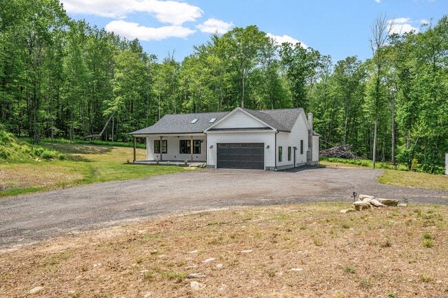 461 Chestnut Hill Rd in Killingly, CT - Building Photo - Building Photo