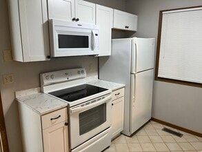 7608 Vinewood Ct in Osseo, MN - Foto de edificio - Building Photo
